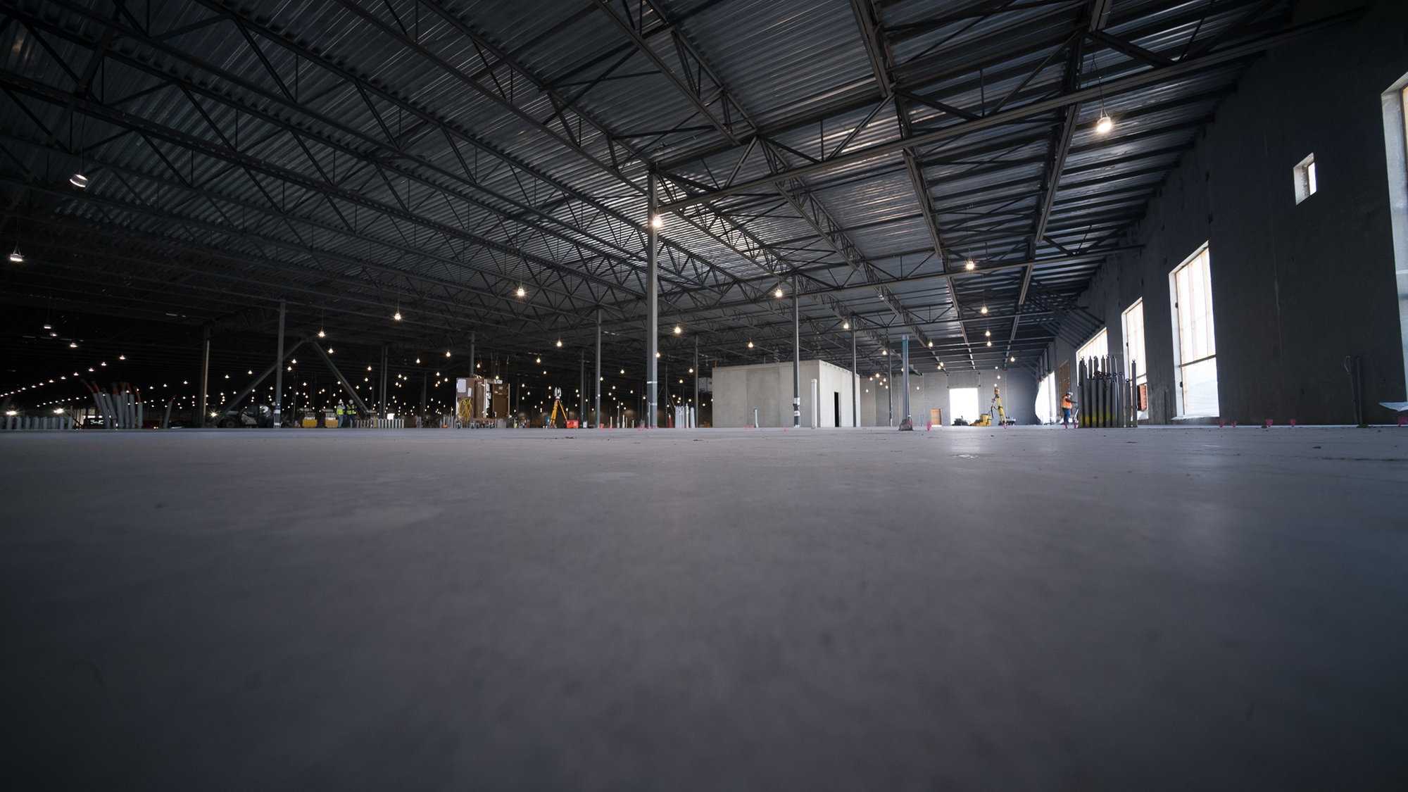 Structures et machines en place pour le coulage du béton