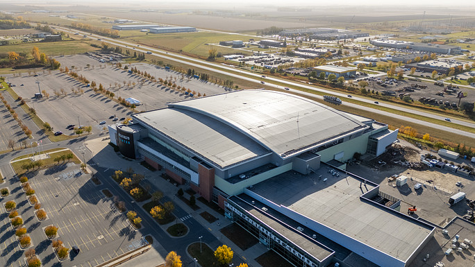 Une photo aérienne de l'Alerus Center à Grand Forks, Dakota du Nord